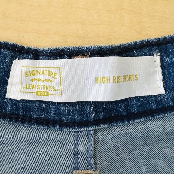 NEW Signature Levi Strauss Womens Blue Denim Shorts Size 16 High Rise Distressed - Picture 6 of 13